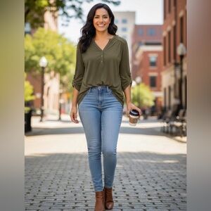LOFT Outlet Olive Green 3/4 Sleeve Henley Top - Women’s Size Medium